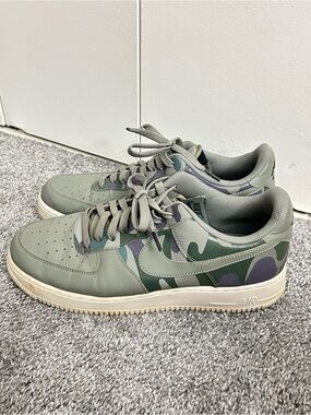 Nike Men's Olive Camo Low-Top Sneakers